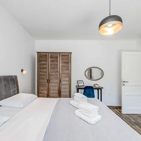 فيلة Serene Memories