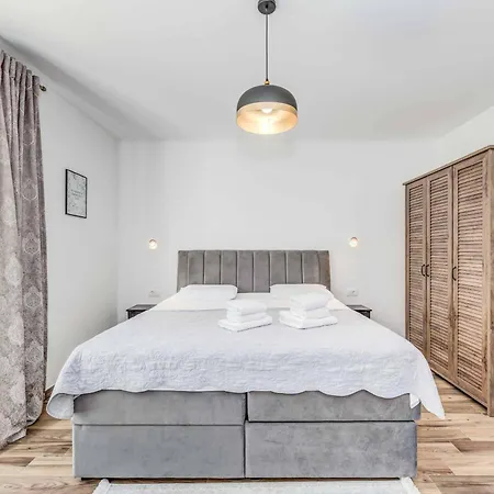 Serene Memories إيموتسكي